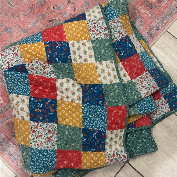 Pioneer Woman Blue Res Yellow Floral Bed Quilt 90x 87 - Picture 4 of 4